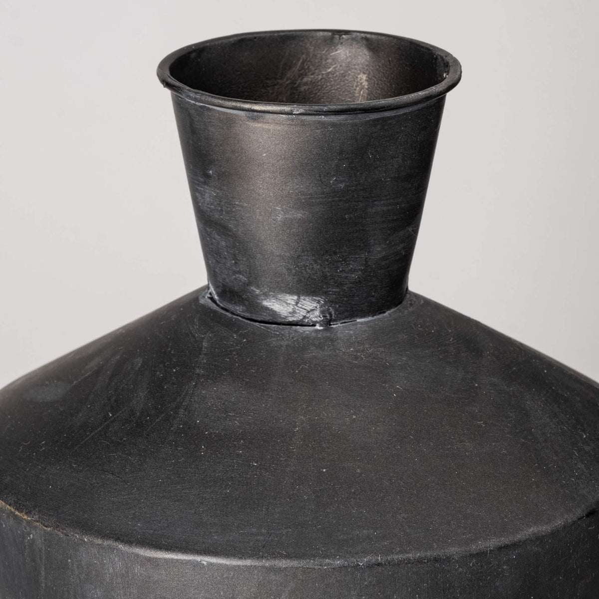 MERCANA ASHER SET OF TWO BLACK METAL URNS 68983