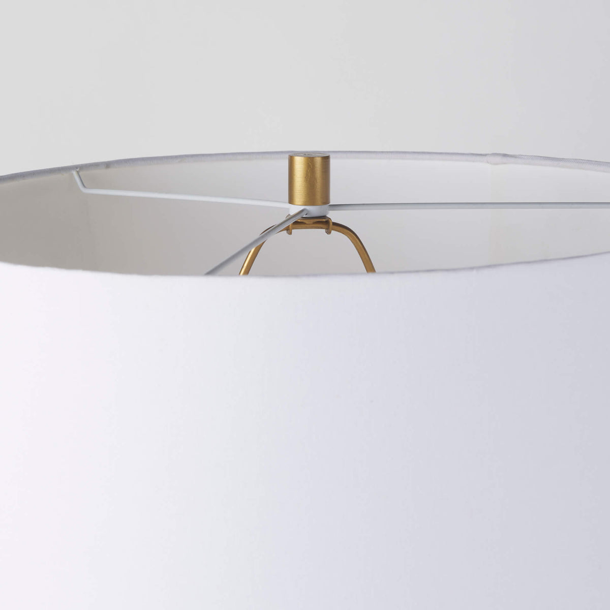 MERCANA LEO GOLD HAMMERED METAL TABLE LAMP 70055