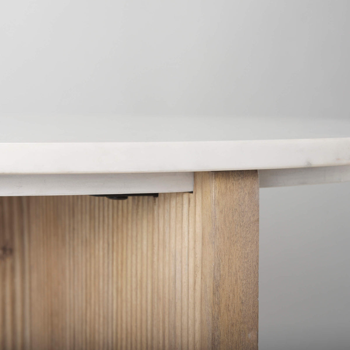 MERCANA ENZO ROUND FLUTED BASE FOYER ACCENT TABLE 69922