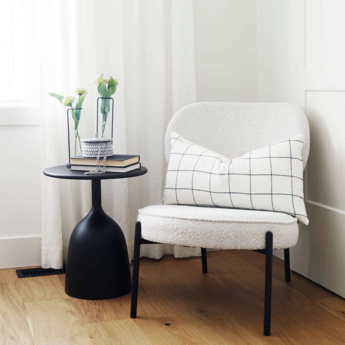 MERCANA TALULLA BLACK ACCENT TABLE  70098