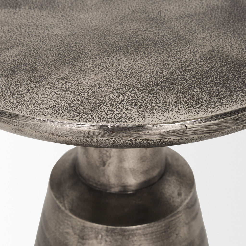 MERCANA BOBBI METAL ACCENT TABLE 70614