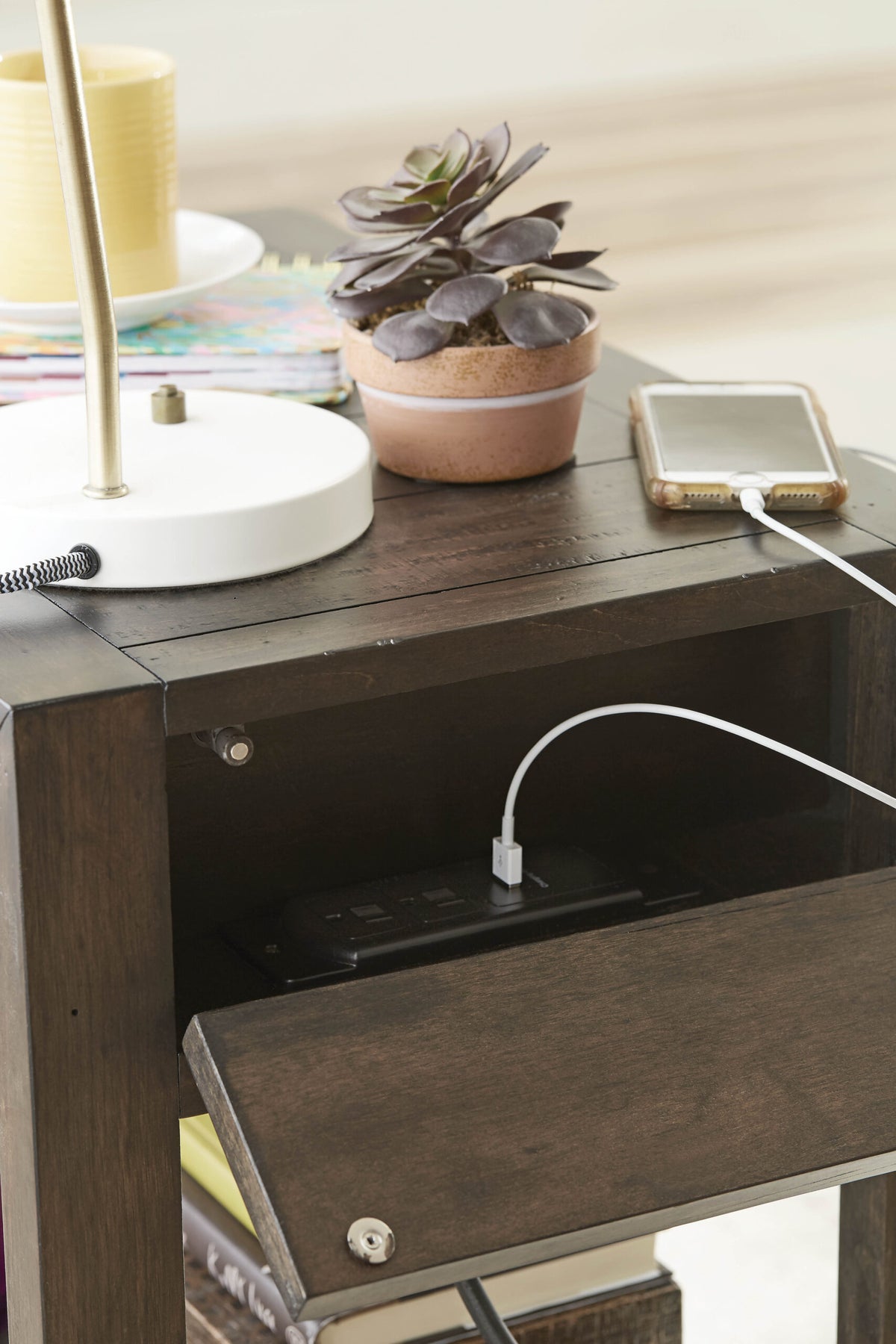 HAMMARY CHARGING CHAIRSIDE TABLE 989916