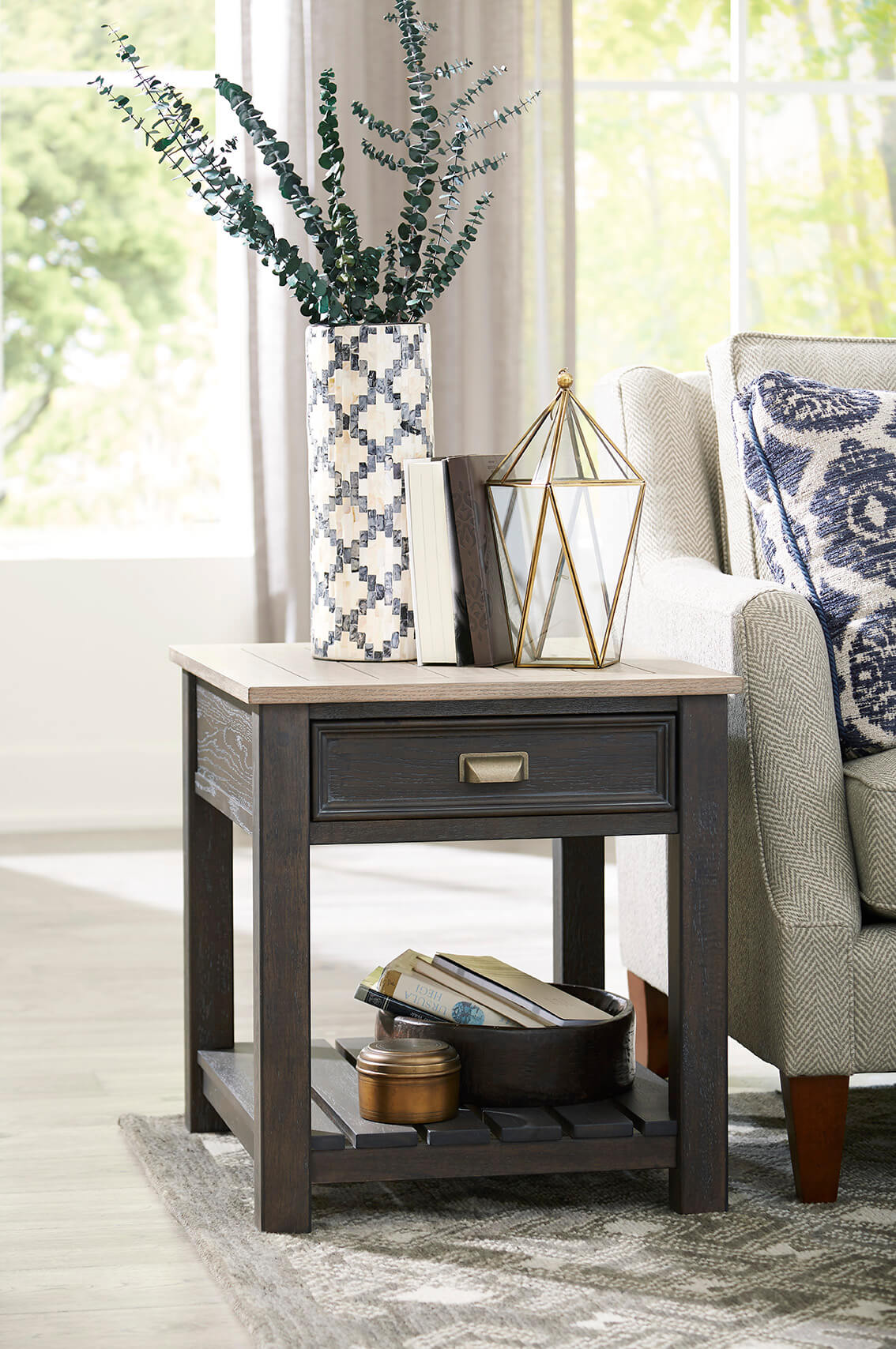 HAMMARY LYLE CREEK-HAMILTON RECTANGULAR DRAWER END TABLE 953-915
