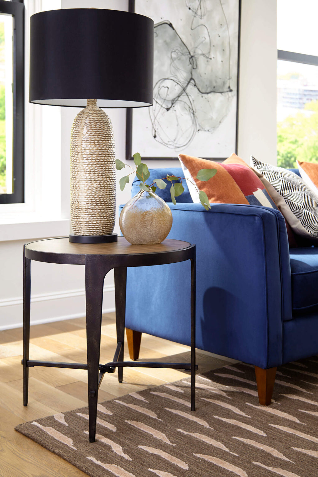 HAMMARY ROUND END TABLE 120-916