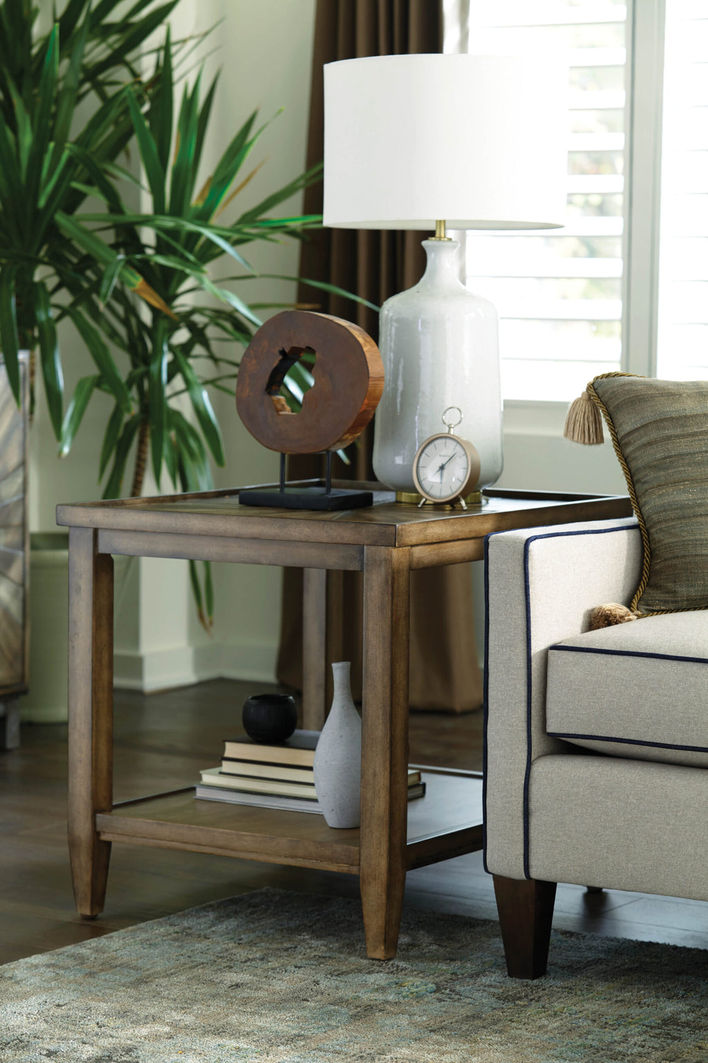 HAMMARY RECTANGULAR END TABLE 995915
