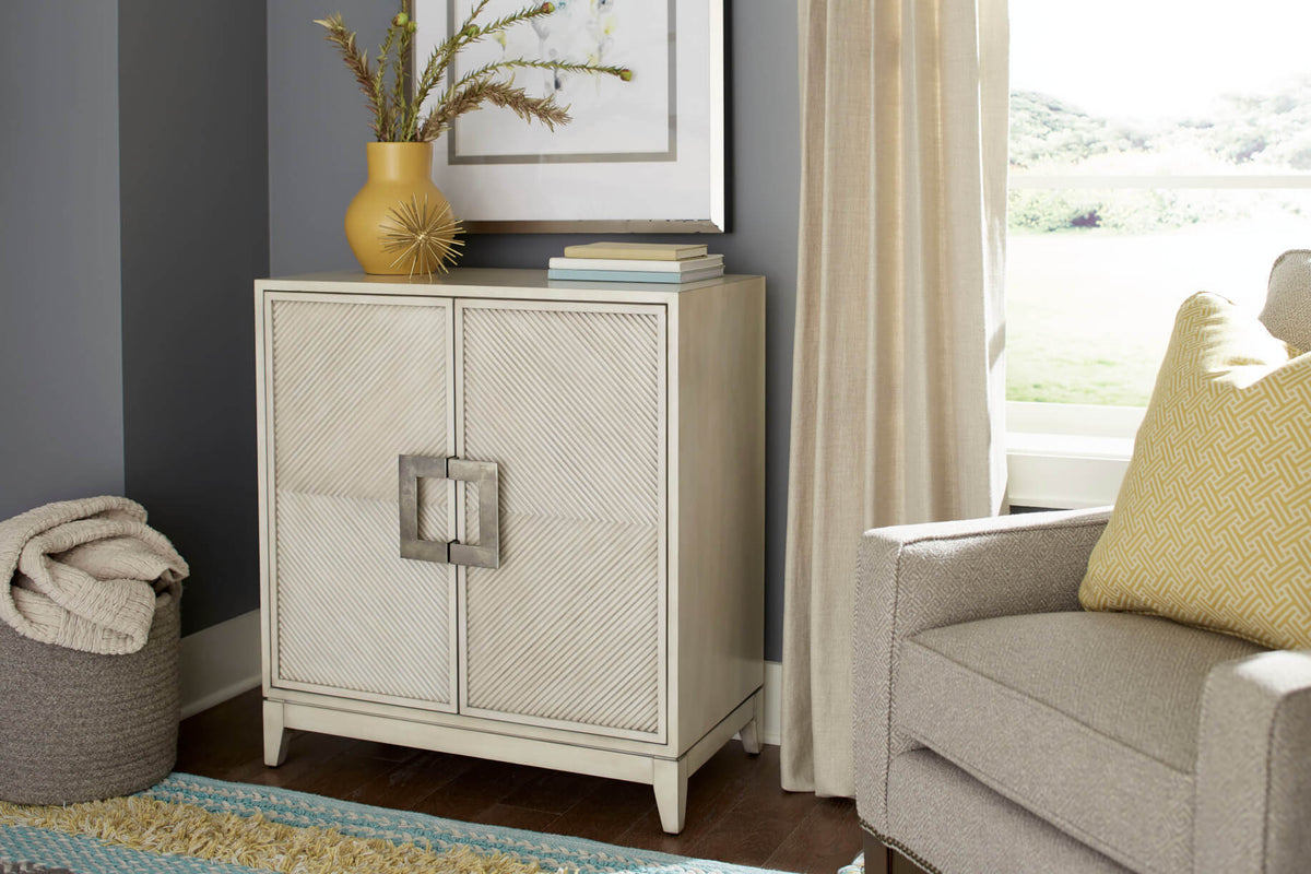 HAMMARY BEADED DOOR CHEST 090-1081
