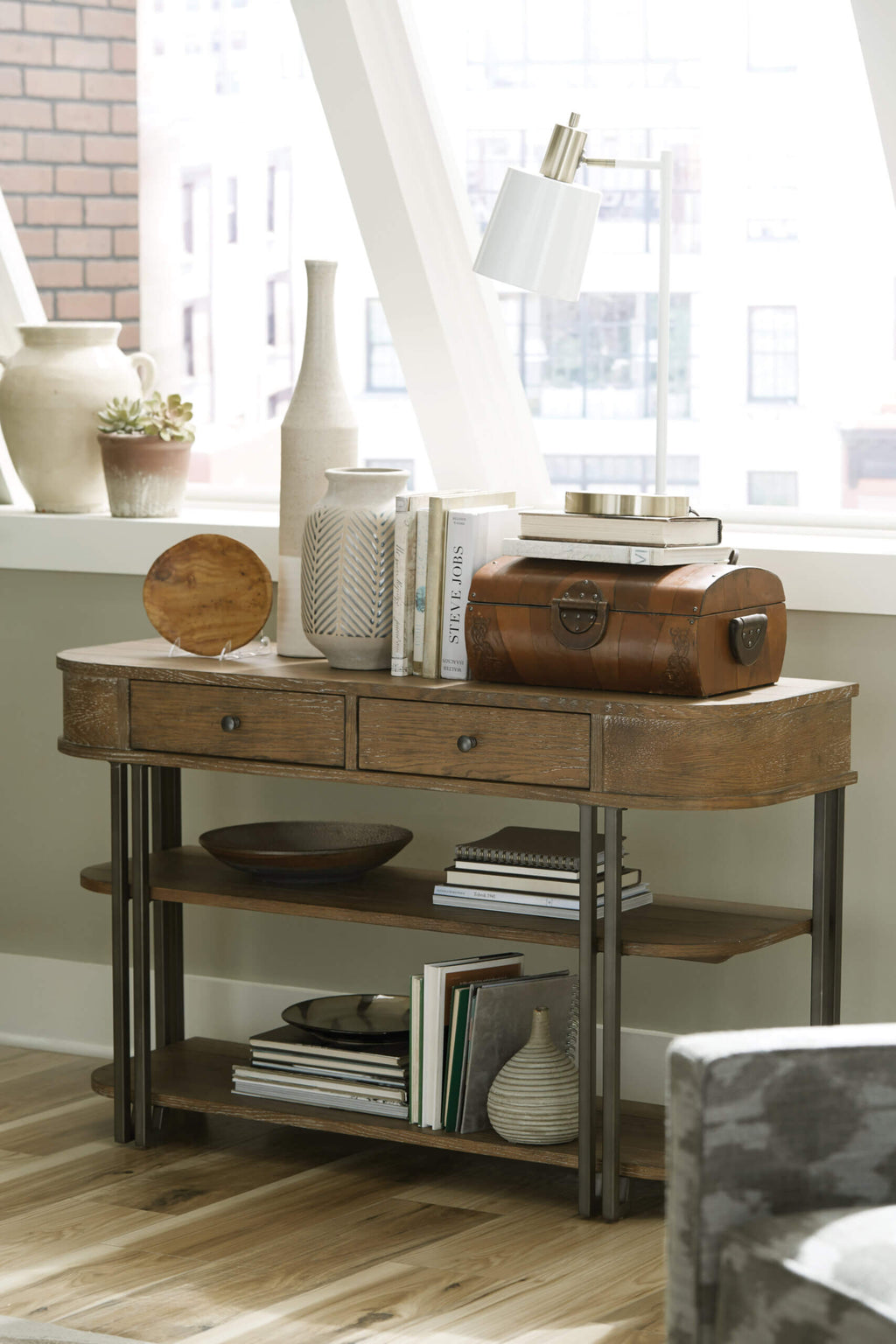 HAMMARY SADDLETREE-HAMILTON SOFA TABLE 954-925