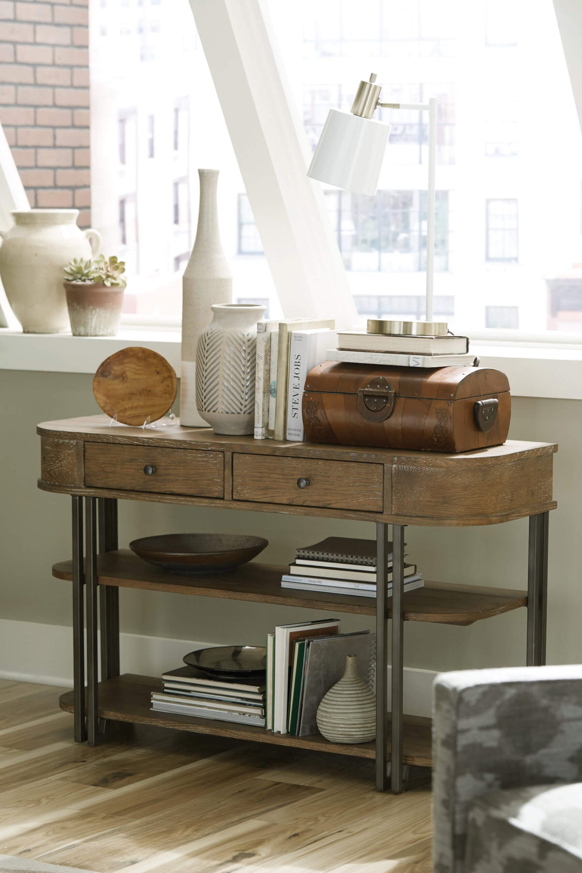 HAMMARY SADDLETREE-HAMILTON SOFA TABLE 954-925