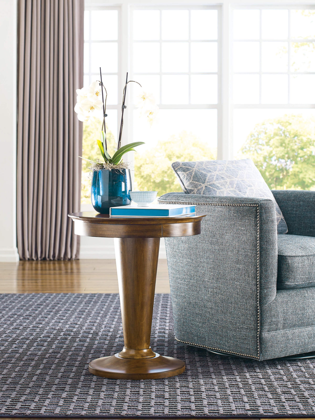KINCAID ABODE LYON ROUND END TABLE 269-918