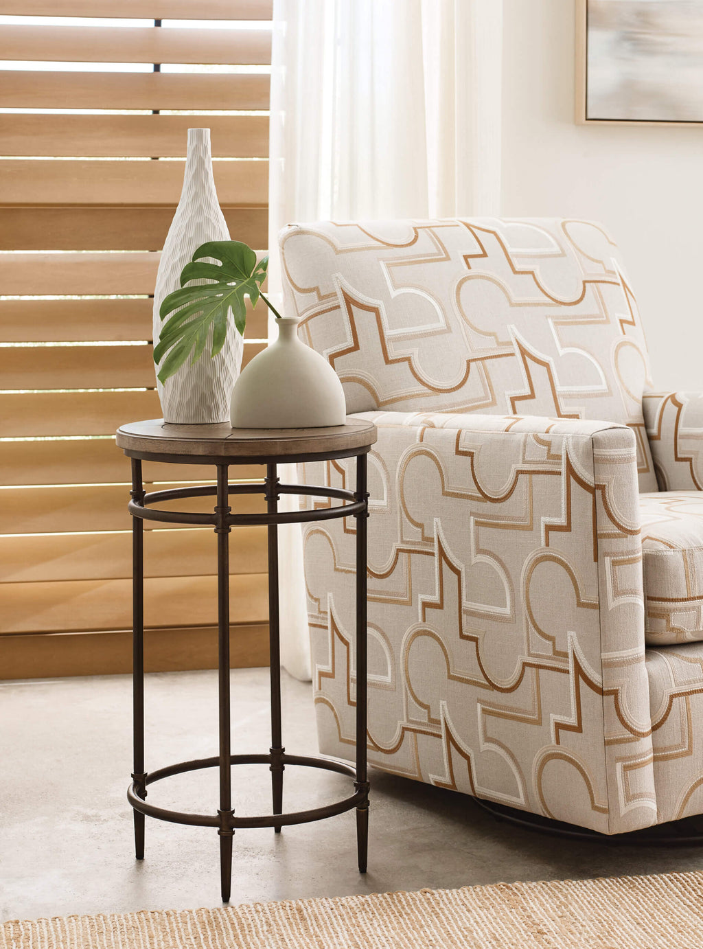 HAMMARY CROSSROADS-HAMILTON ROUND CHAIRSIDE TABLE 261-917