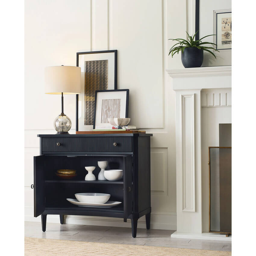 HAMMARY MERRIAM ACCENT DOOR CHEST 090-1100