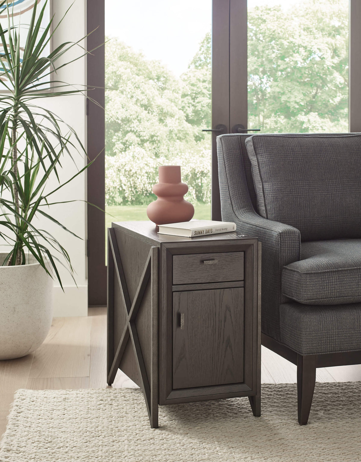 HAMMARY SIMON CHARGING CHAIRSIDE TABLE 274-916