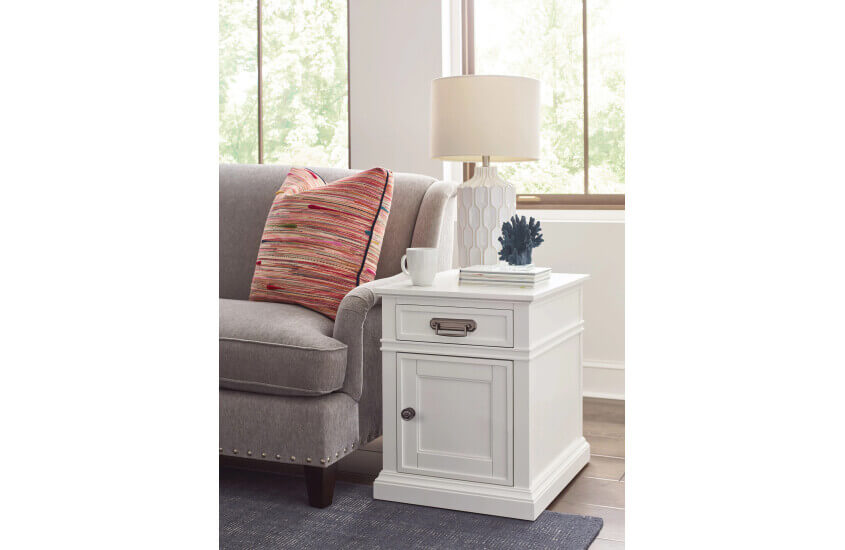 HAMMARY CHAIRSIDE CHEST 267-917