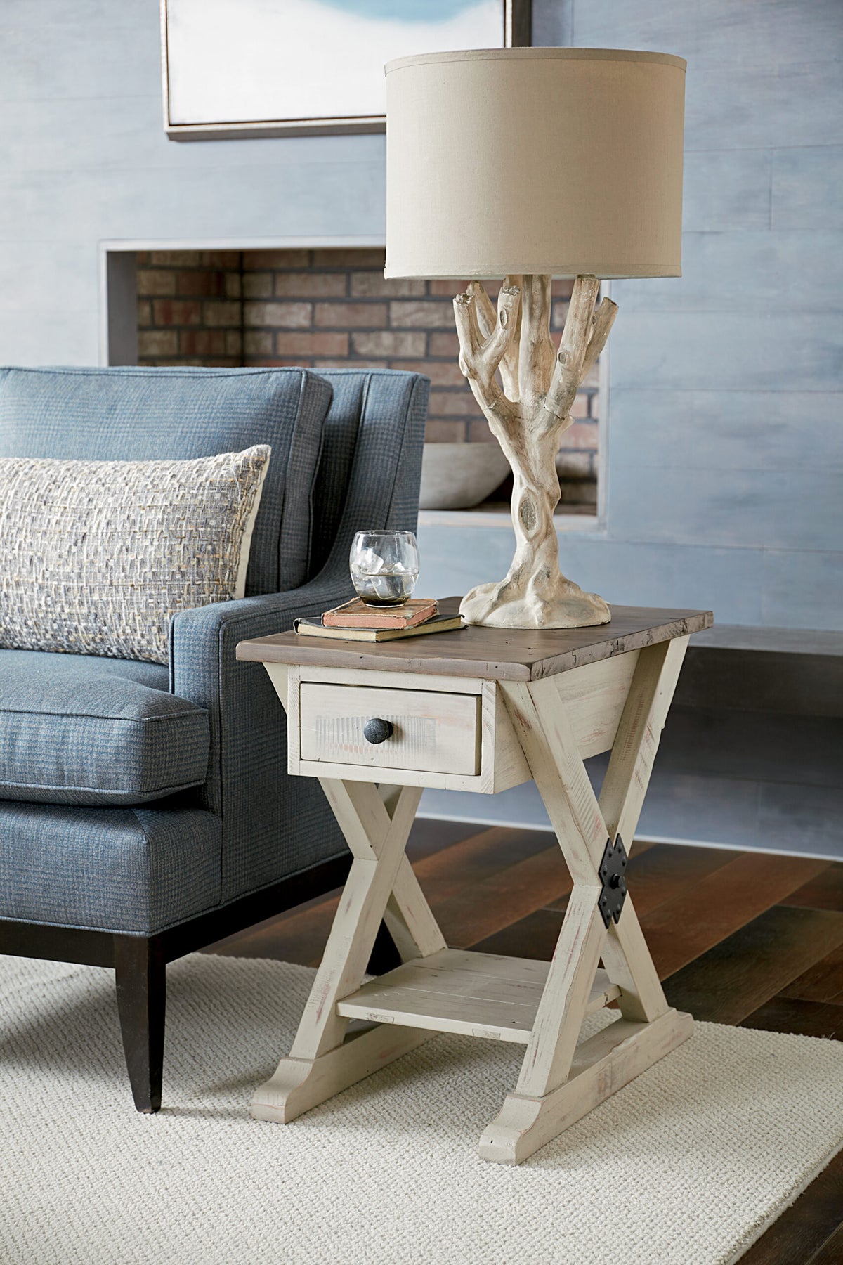 HAMMARY TRESTLE CHAIRSIDE TABLE 523916W
