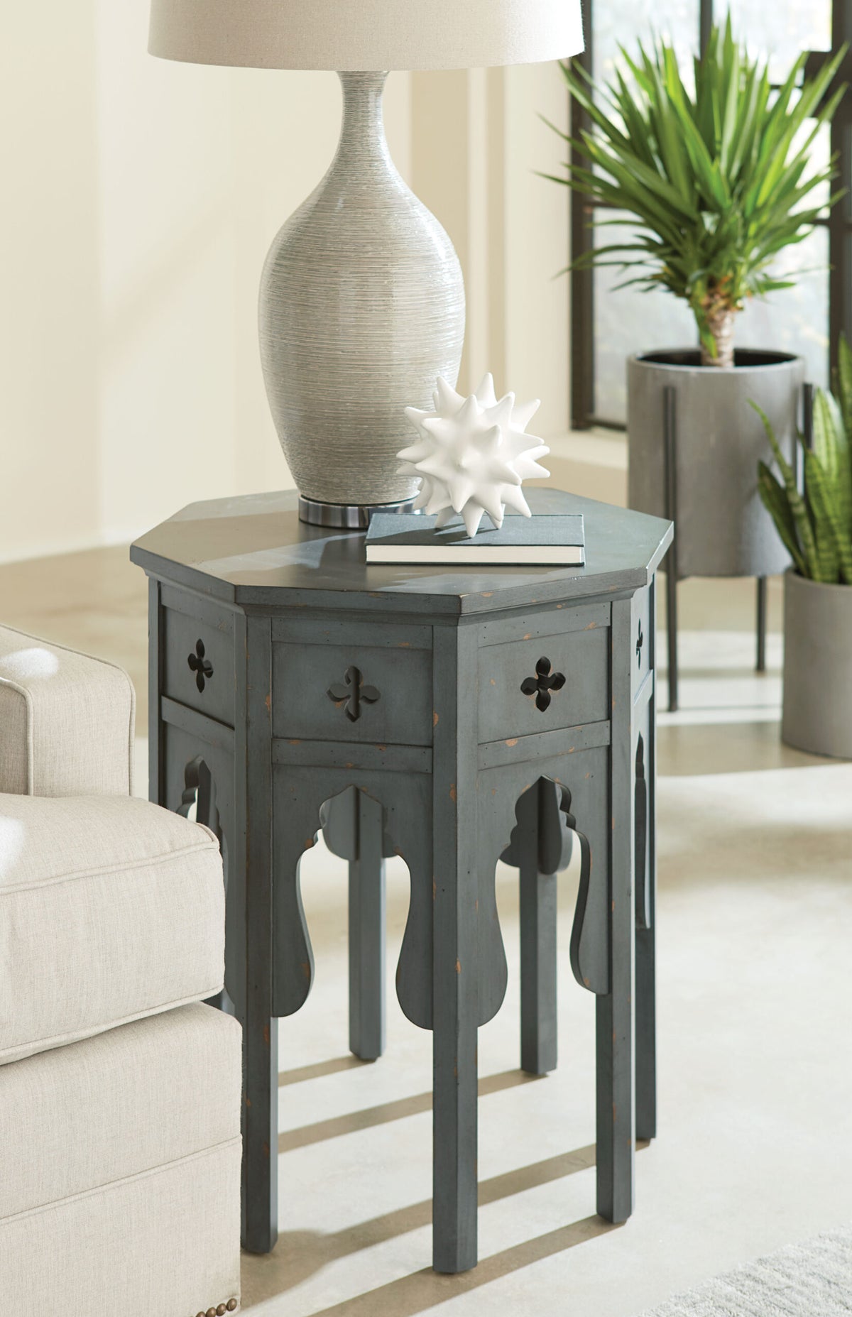 HAMMARY HEX END TABLE 090961