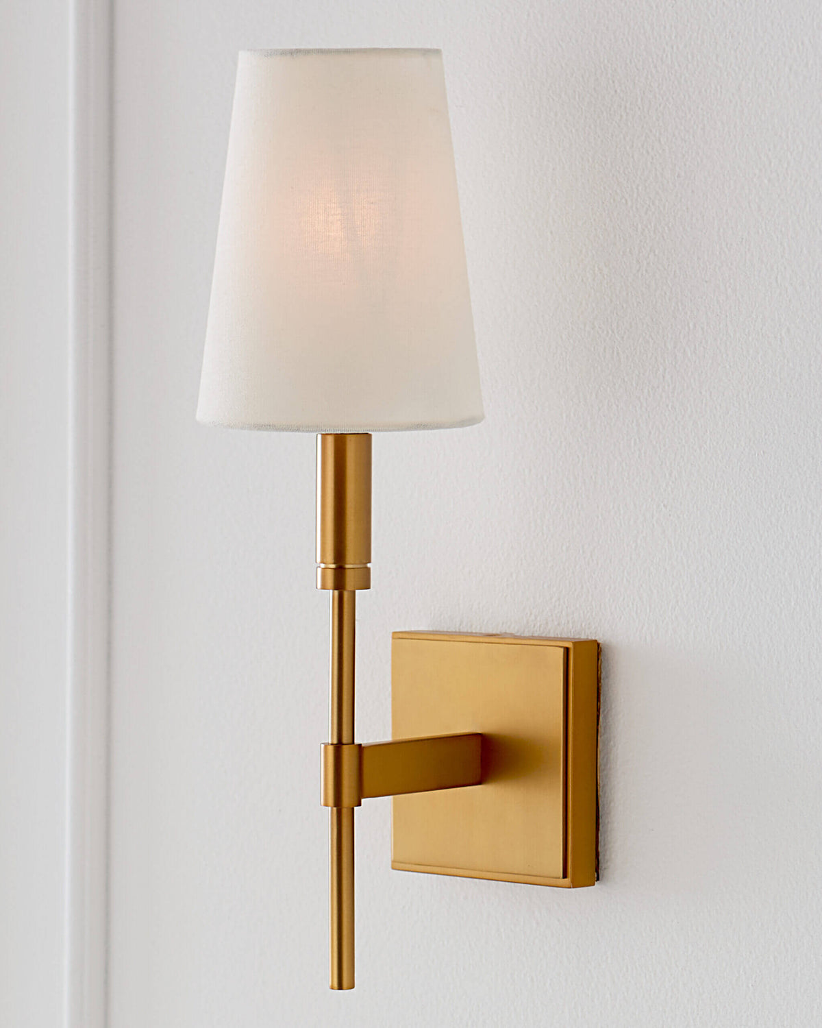GENERATION LIGHTING Beckham Classic Sconce TW1031BBS