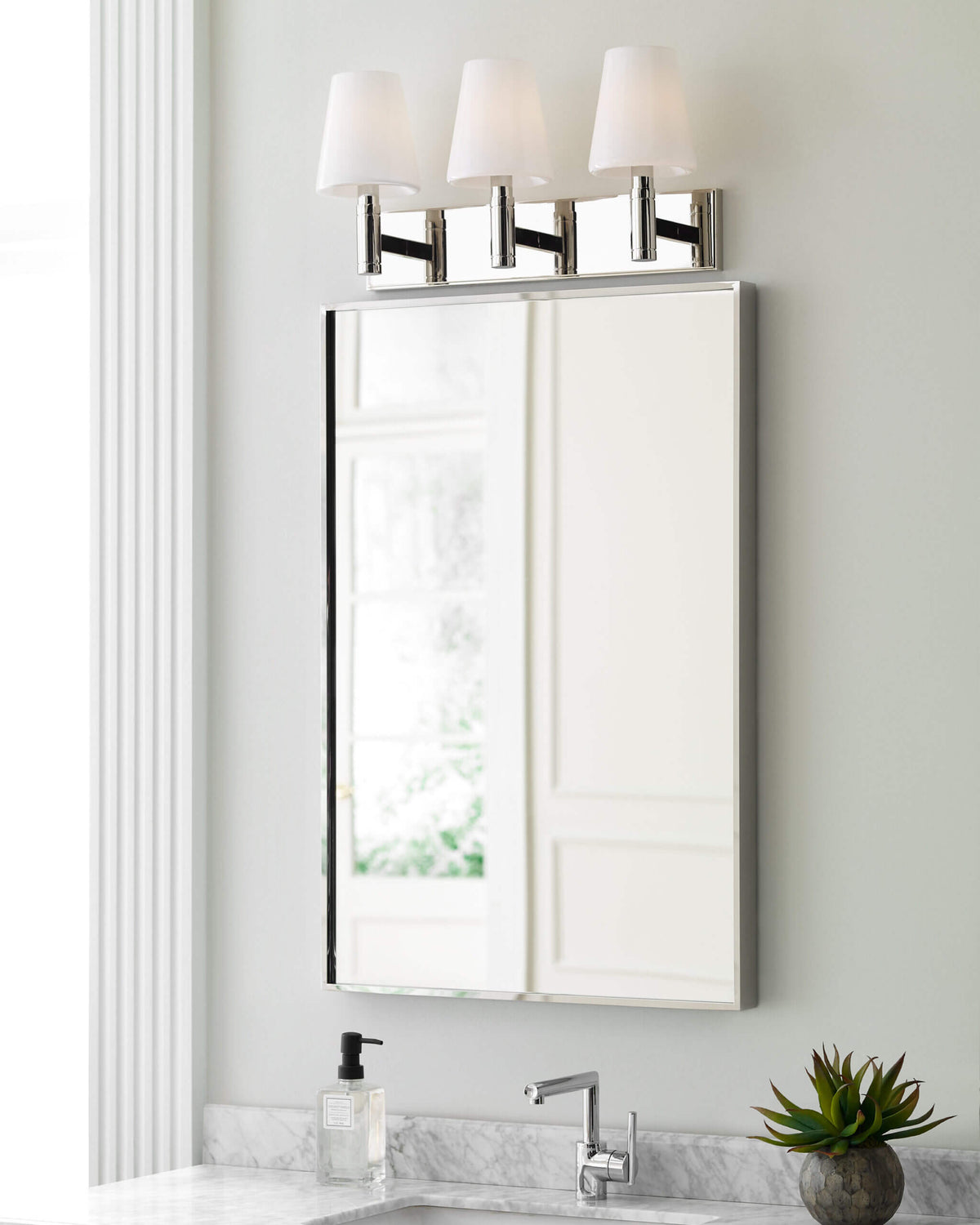 GENERATION LIGHTING Beckham Classic 3 - Light Vanity TV1033PN