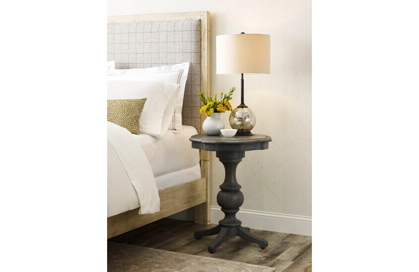 KINCAID ACQUISITIONS HAISLEY ACCENT TABLE 111-1201