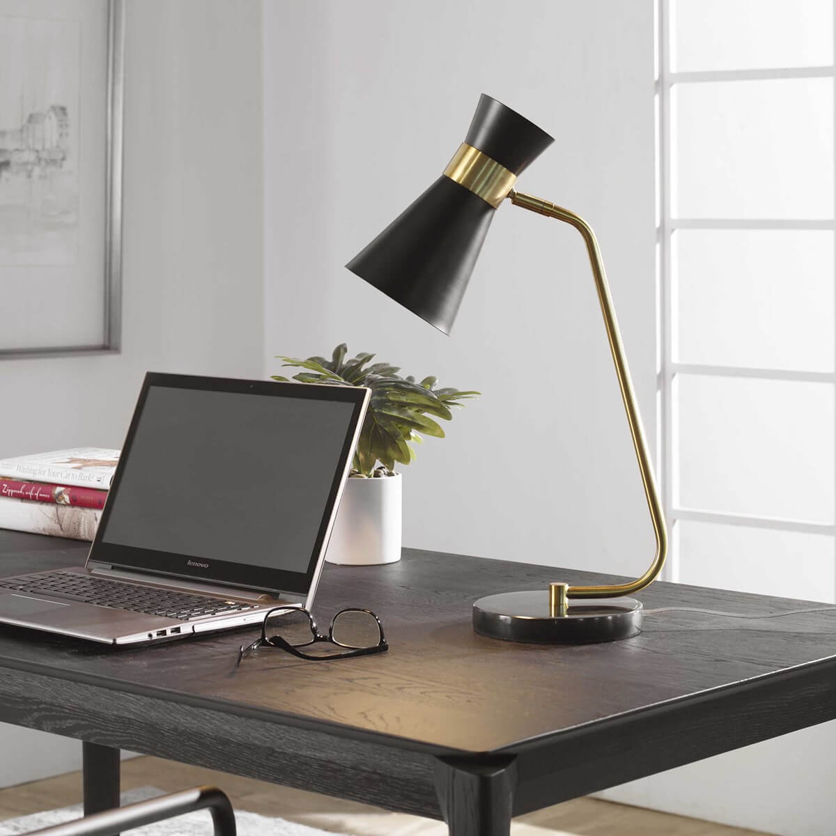 BLACK AND GOLD DESK LAMP 1-60162w